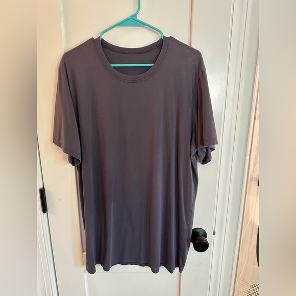 lululemon Fundamental Tee Purple Short Sleeve Tee - Picture 1 of 2